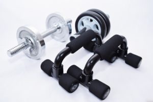 バドミントンのスマッシュを強化させるために最も大切な筋トレ方法。