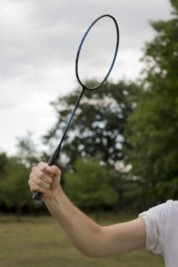 バックスマッシュの打ち方のコツ。バックハンドで打つメリットとは？