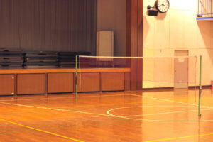 バドミントンのネットの高さ。公式の規定で定められている高さと張り方。