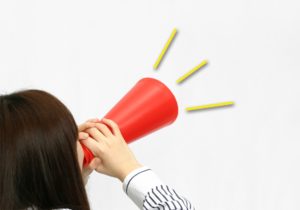 バドミントンの掛け声のかけ方。ダブルスでペア内での声掛け方法。